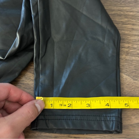 HUE Glossy Black Leggings - Picture 9 of 9